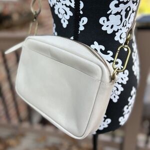Madewell The Carabiner Medium Leather Crossbody Bag Off White Zip Closure